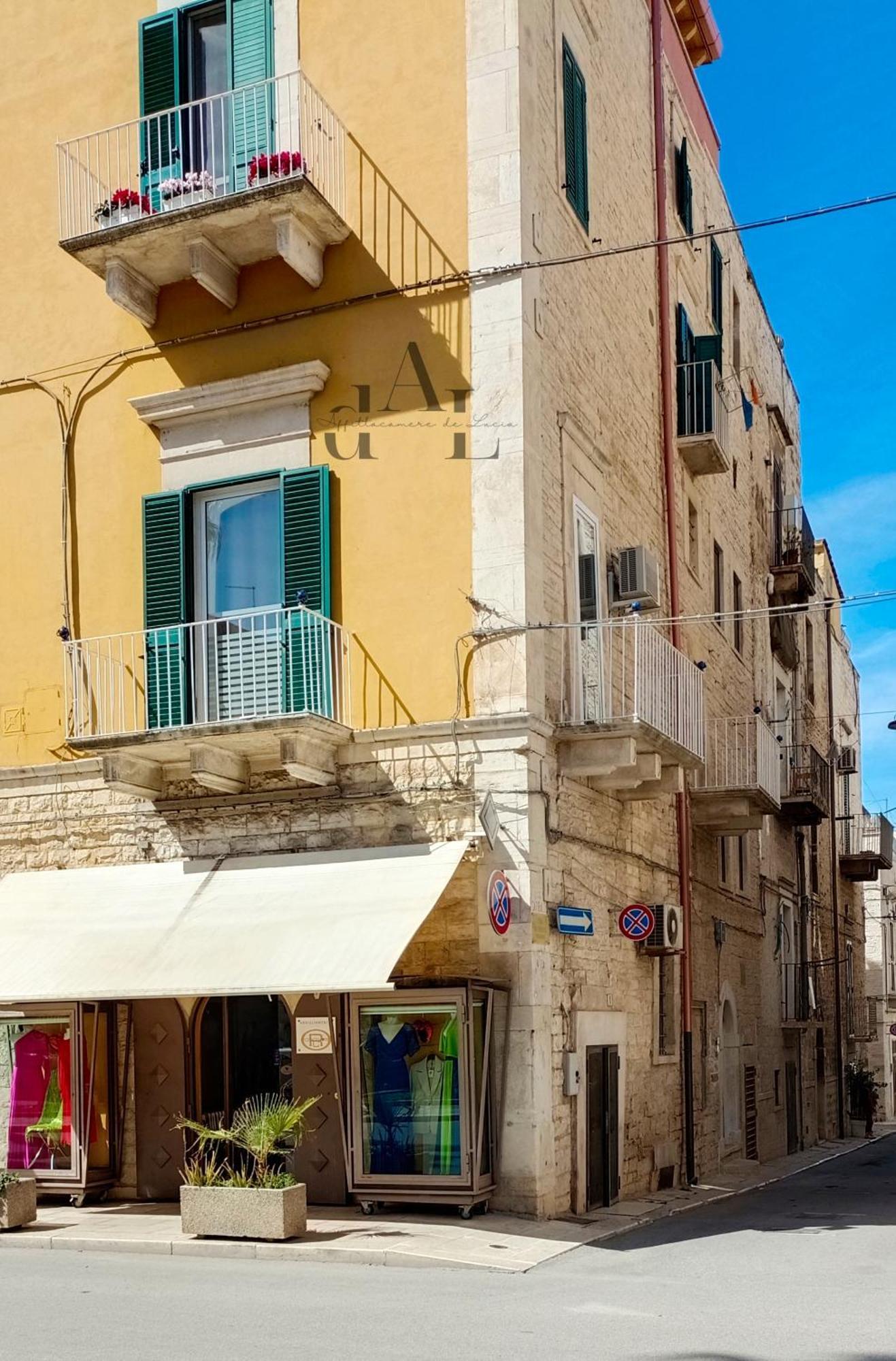 De Lucia Affittacamere - Elegante Appartamento Storico Nel Cuore Della Citta تيرليتسي المظهر الخارجي الصورة